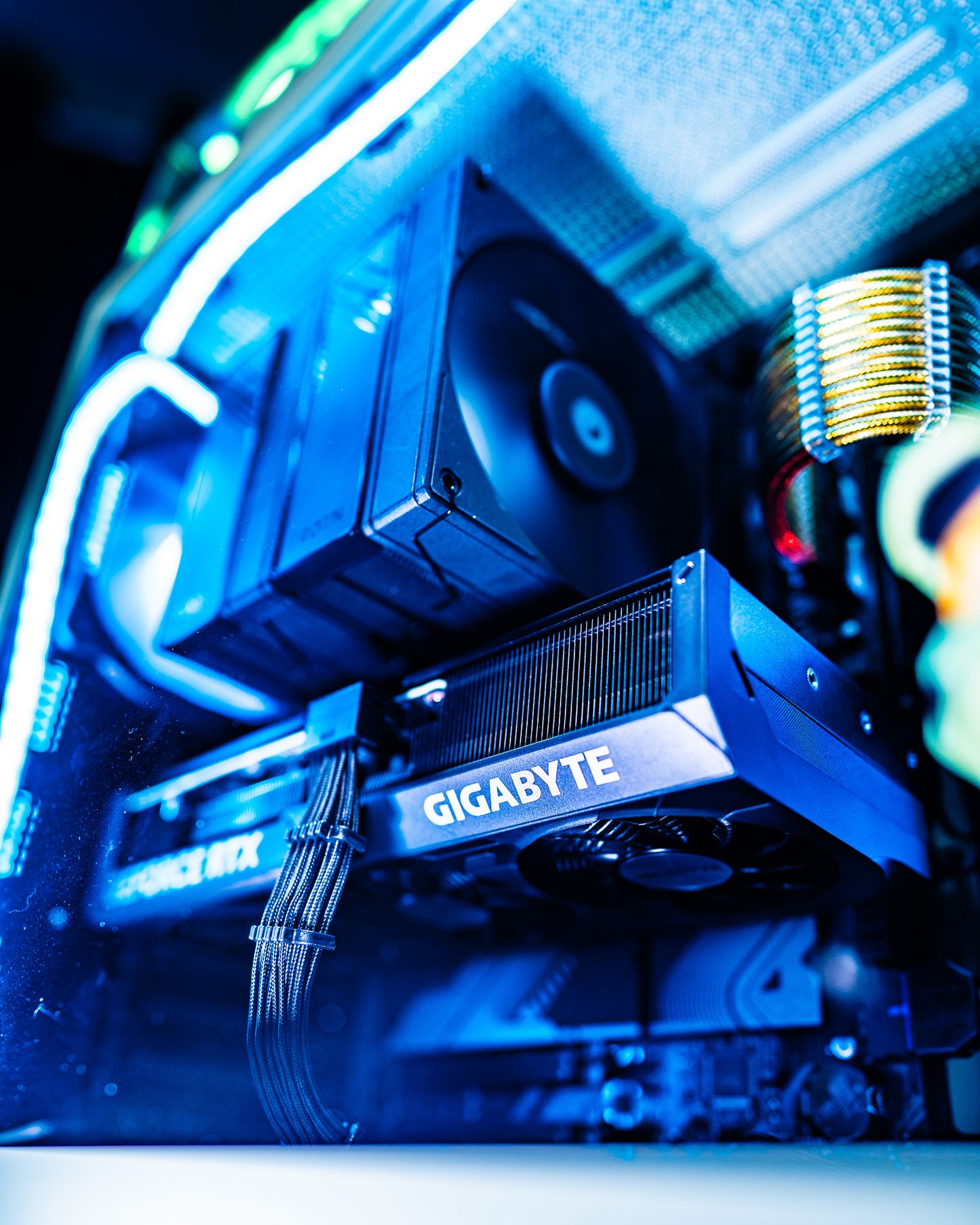 GeForce RTX 4070 Super & RYZEN 5 7600X CUSTOM GAMING PC